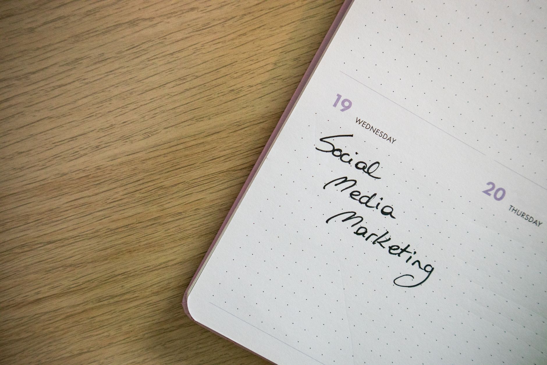 Apontamentos sobre marketing digital num caderno